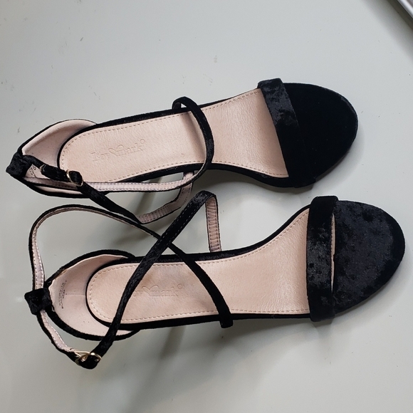 lov mark Shoes - 𝅺LOV Mark Open Toe Velvet Criss Cross Strap Heels